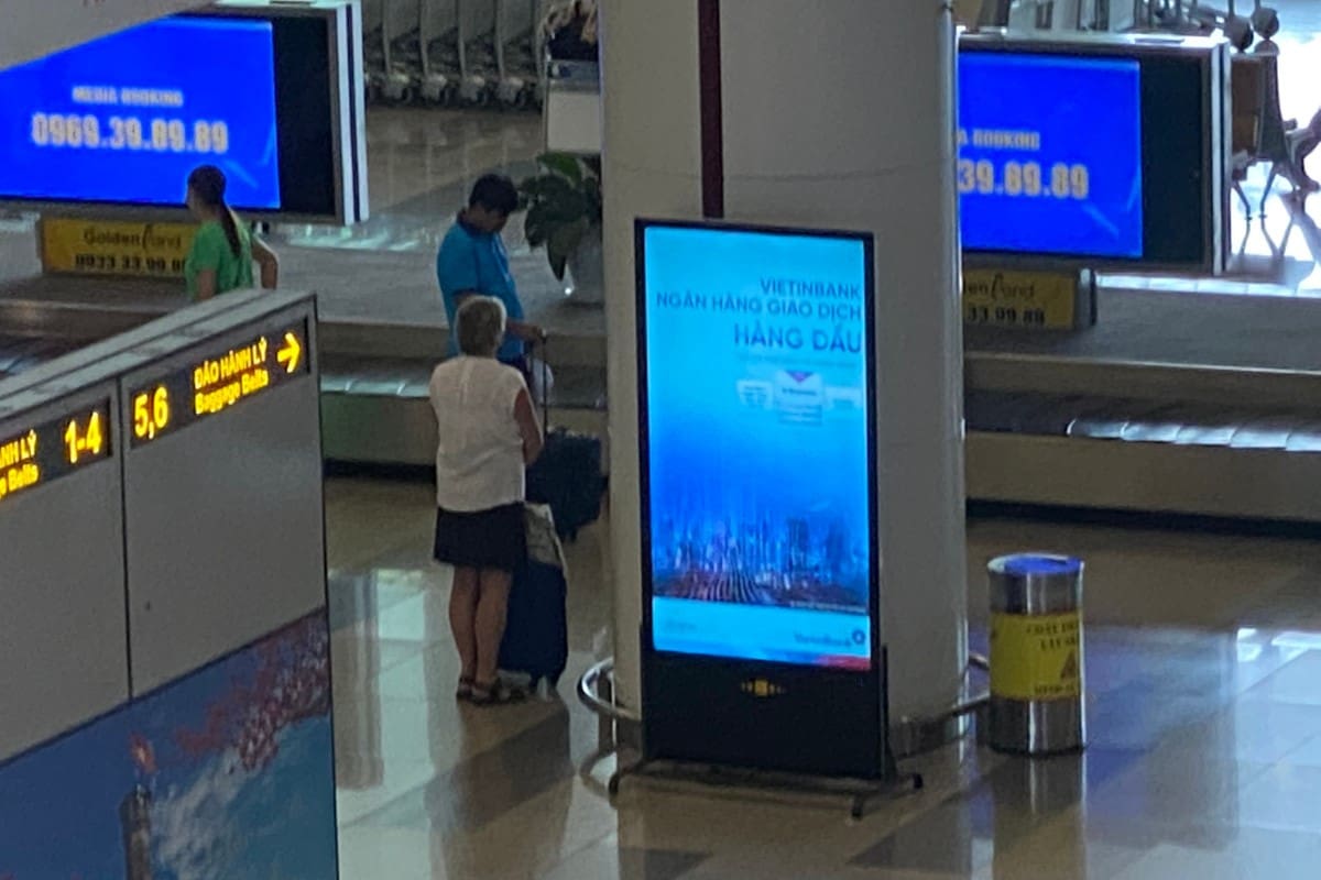 màn hình led trong sân bay nội bài