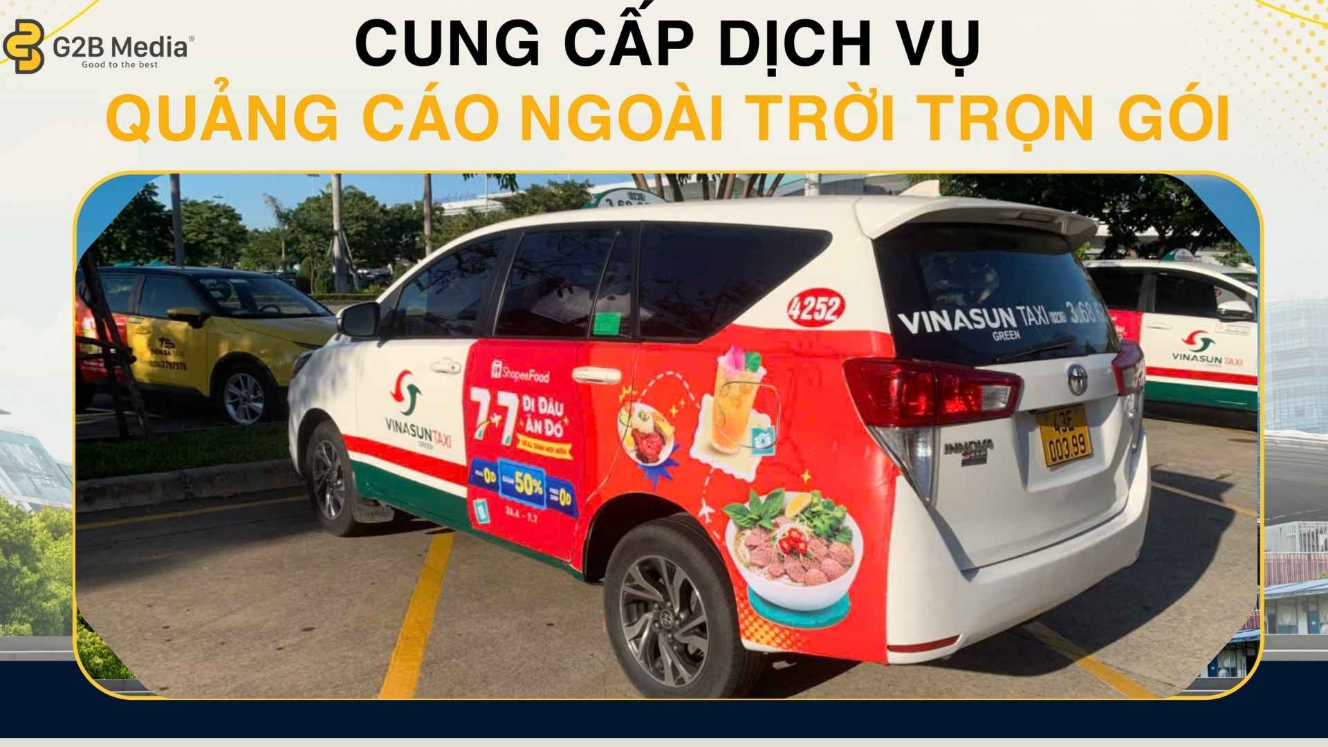 Hình trực quan dán quảng cáo 2 cánh cửa sau tràn phần đuôi xe taxi.